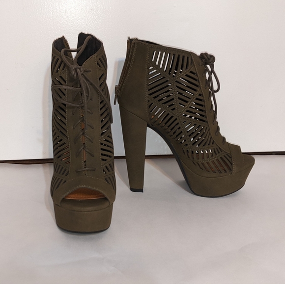 Speed Limit 98 Shoes Hunterforest Green Heels Poshmark